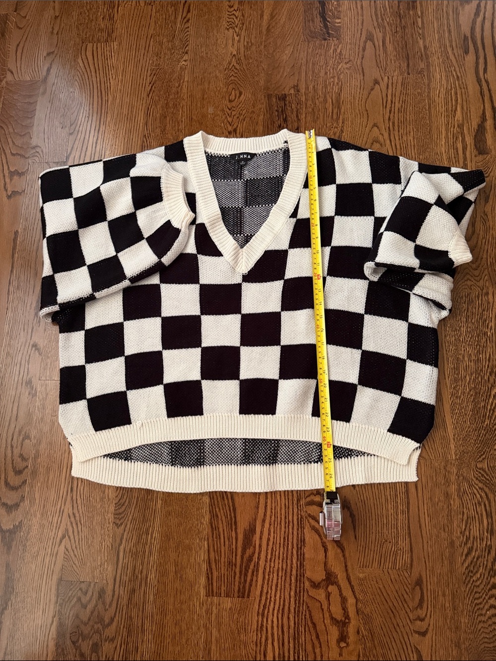 J. NNA Checkerboard V-Neck Sweater in Black & Cream medium - Picture 8 of 8